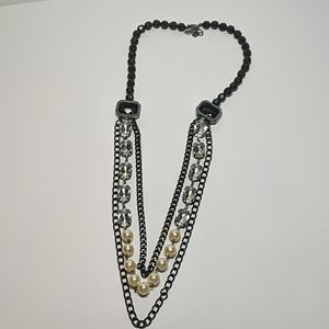 Avon Triple Strand necklace - black/white